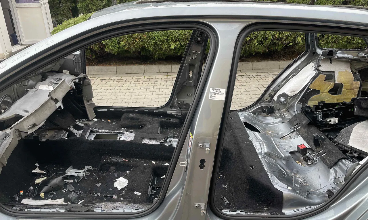 STALP MIJLOC STANGA SKODA SUPERB III 2015-2024