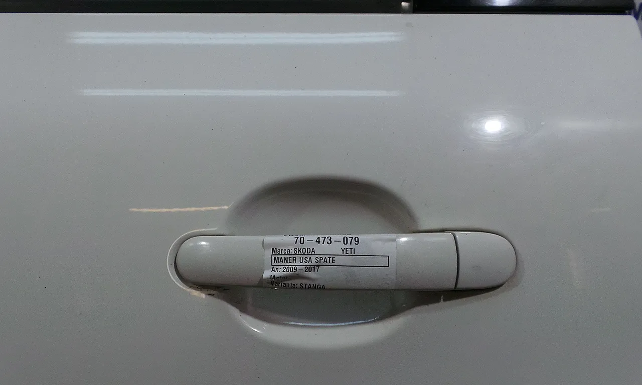 MANER USA SPATE STANGA SKODA YETI 2009-2017