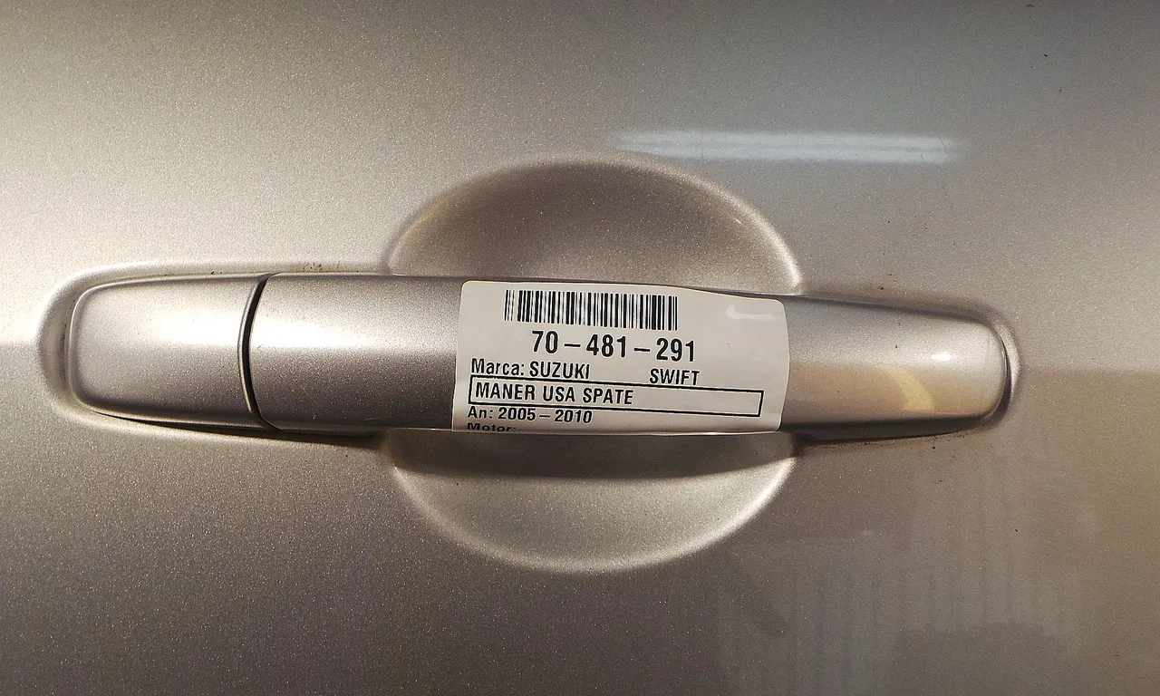 MANER USA SPATE DREAPTA SUZUKI SWIFT III 2005-2010