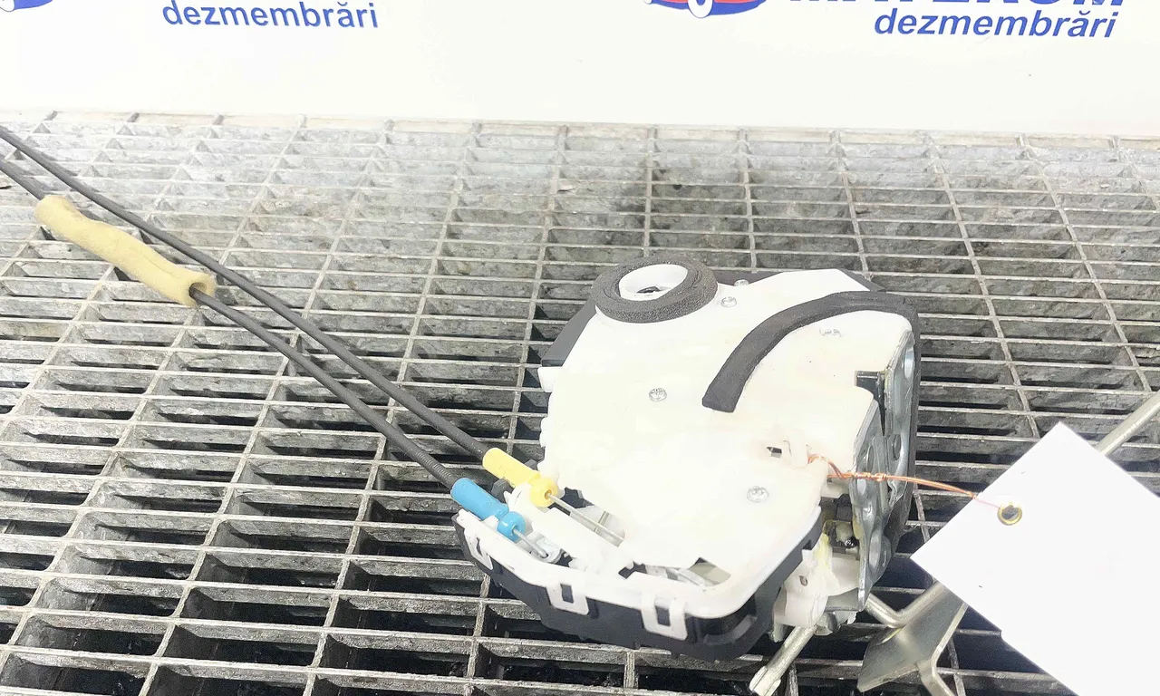 INCUIETOARE USA SPATE DREAPTA SUZUKI SWIFT V 2017-2023