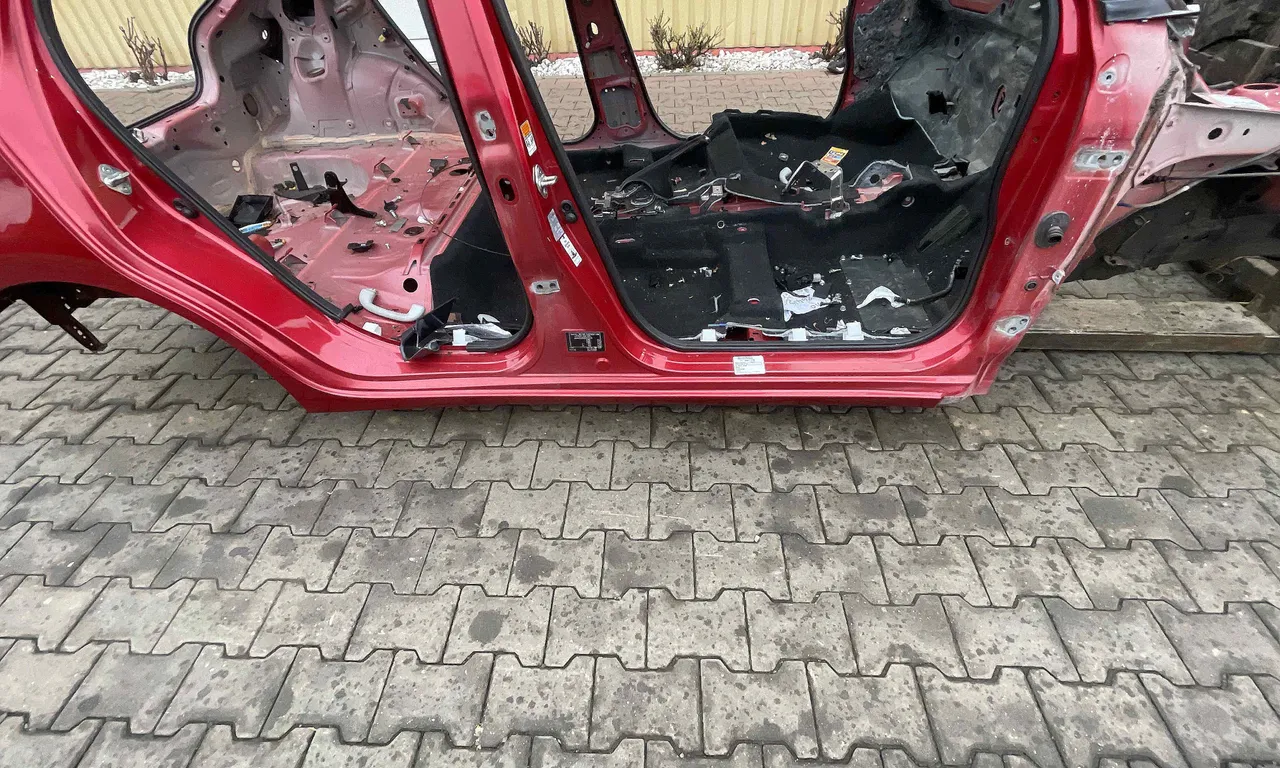 PRAG DREAPTA SUZUKI SWIFT V 2017-2023