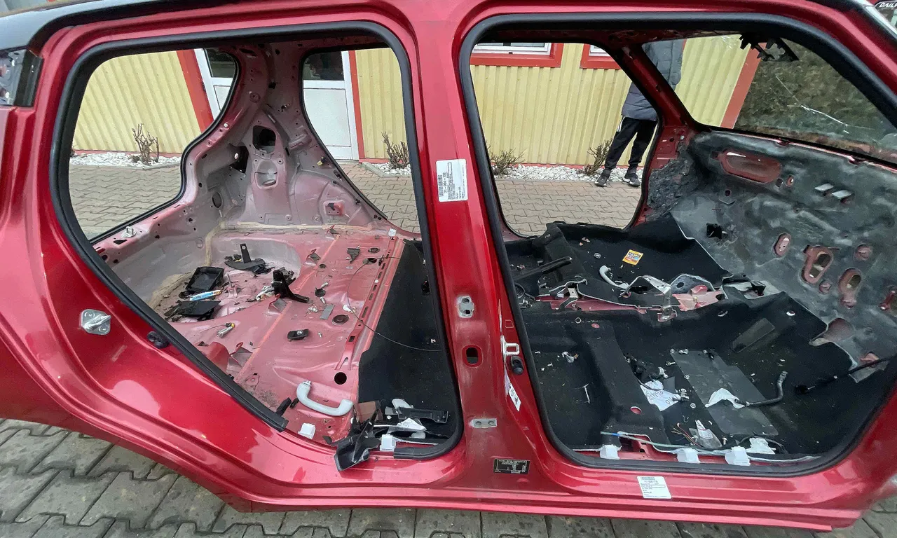 STALP MIJLOC DREAPTA SUZUKI SWIFT V 2017-2023