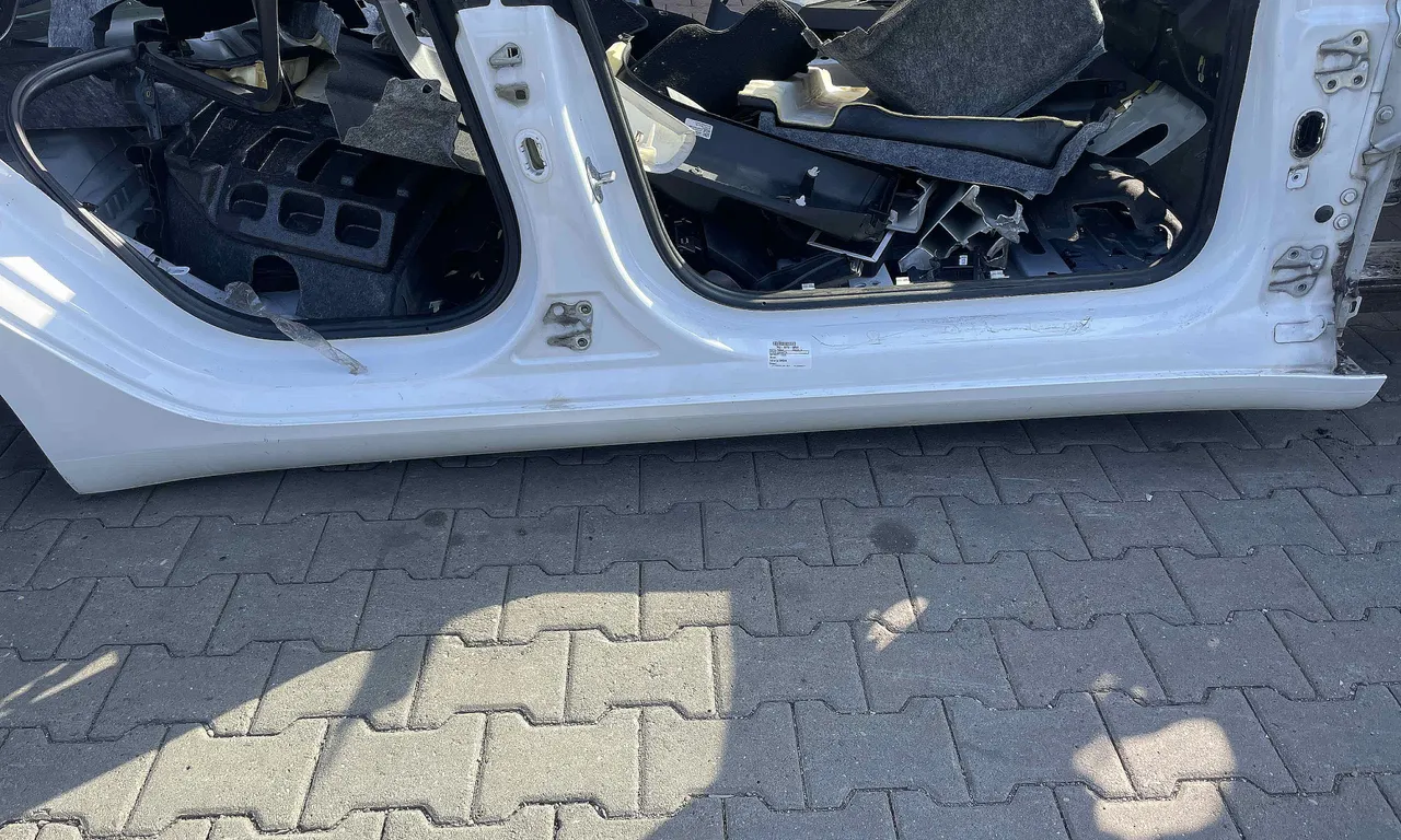 PRAG DREAPTA TESLA MODEL 3 2017-2023