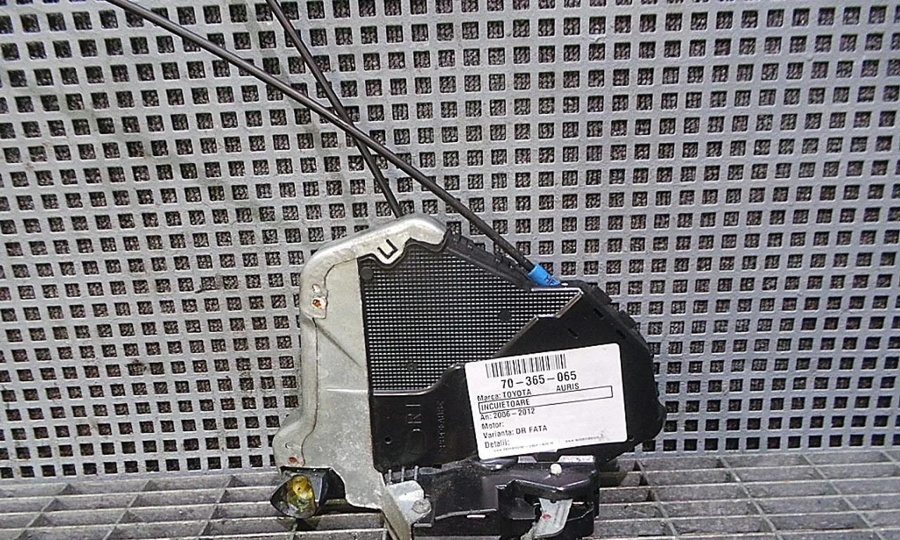 INCUIETOARE USA FATA DREAPTA TOYOTA AURIS 2006-2013