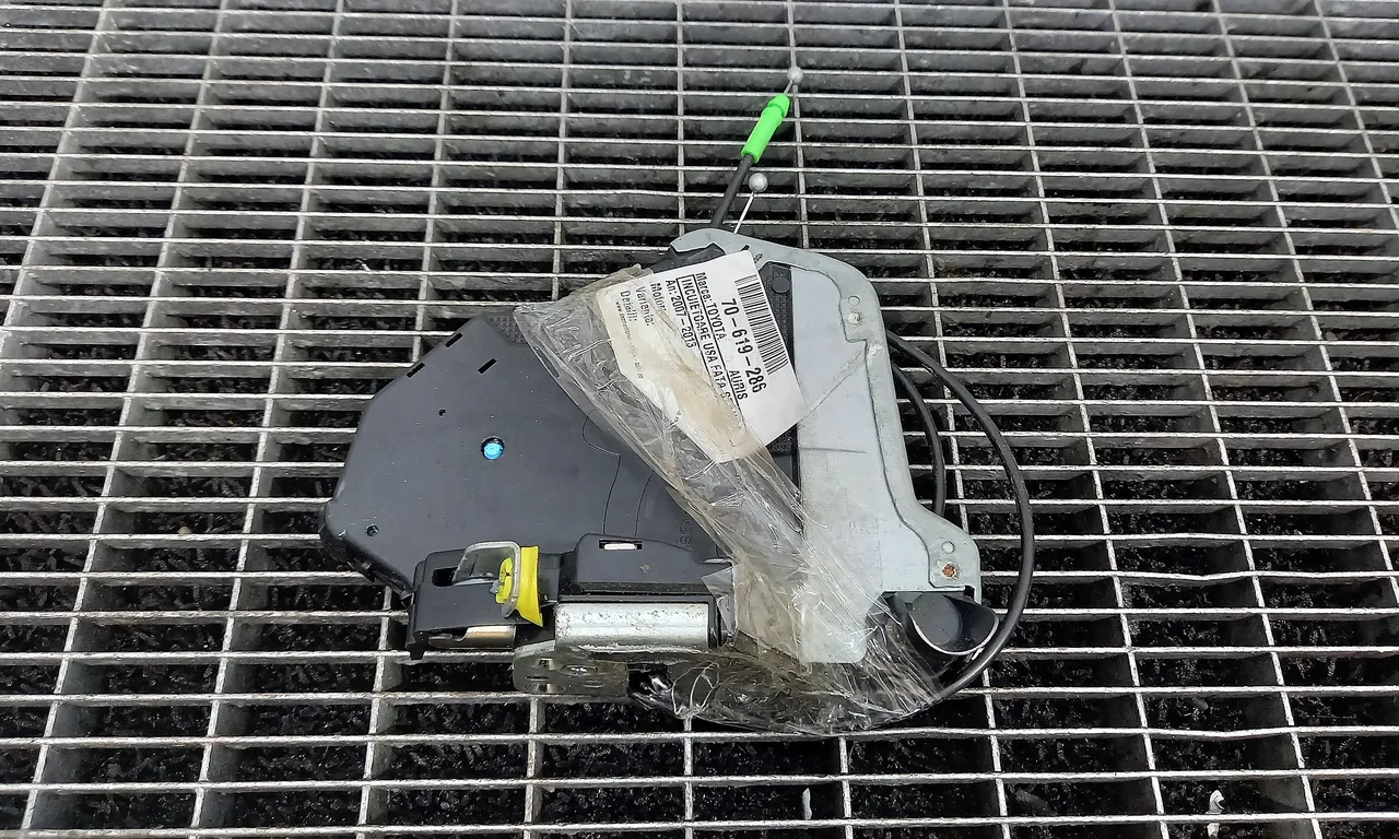 INCUIETOARE USA FATA STANGA TOYOTA AURIS 2006-2013