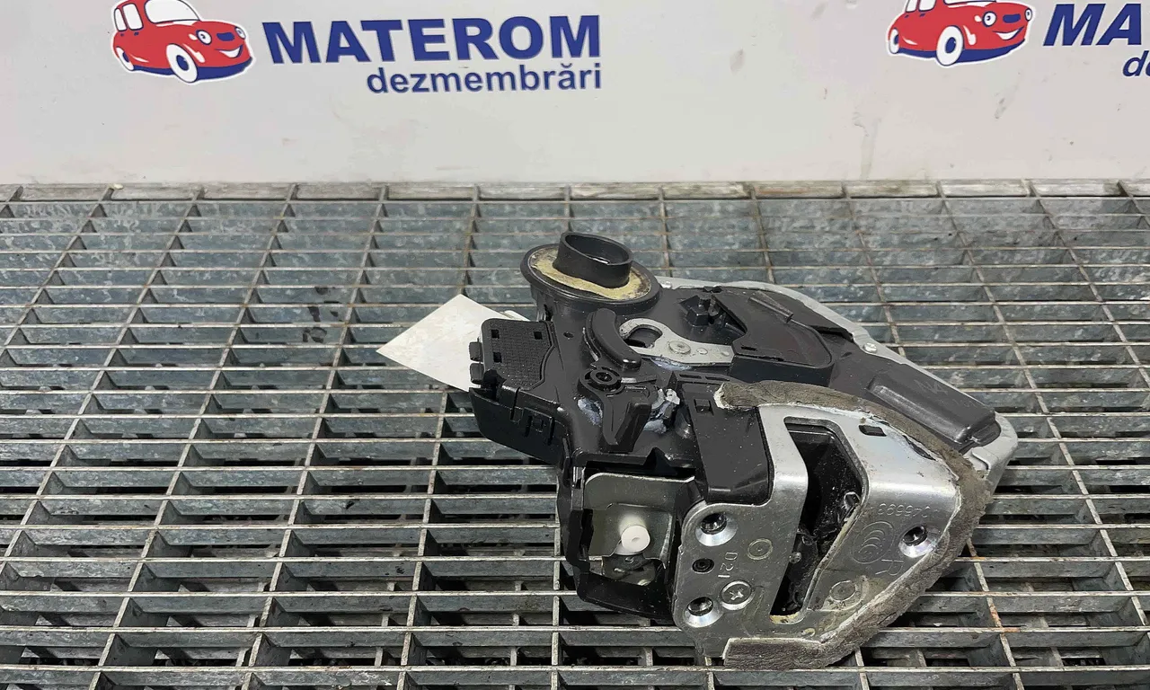 INCUIETOARE USA SPATE DREAPTA TOYOTA AURIS 2006-2013