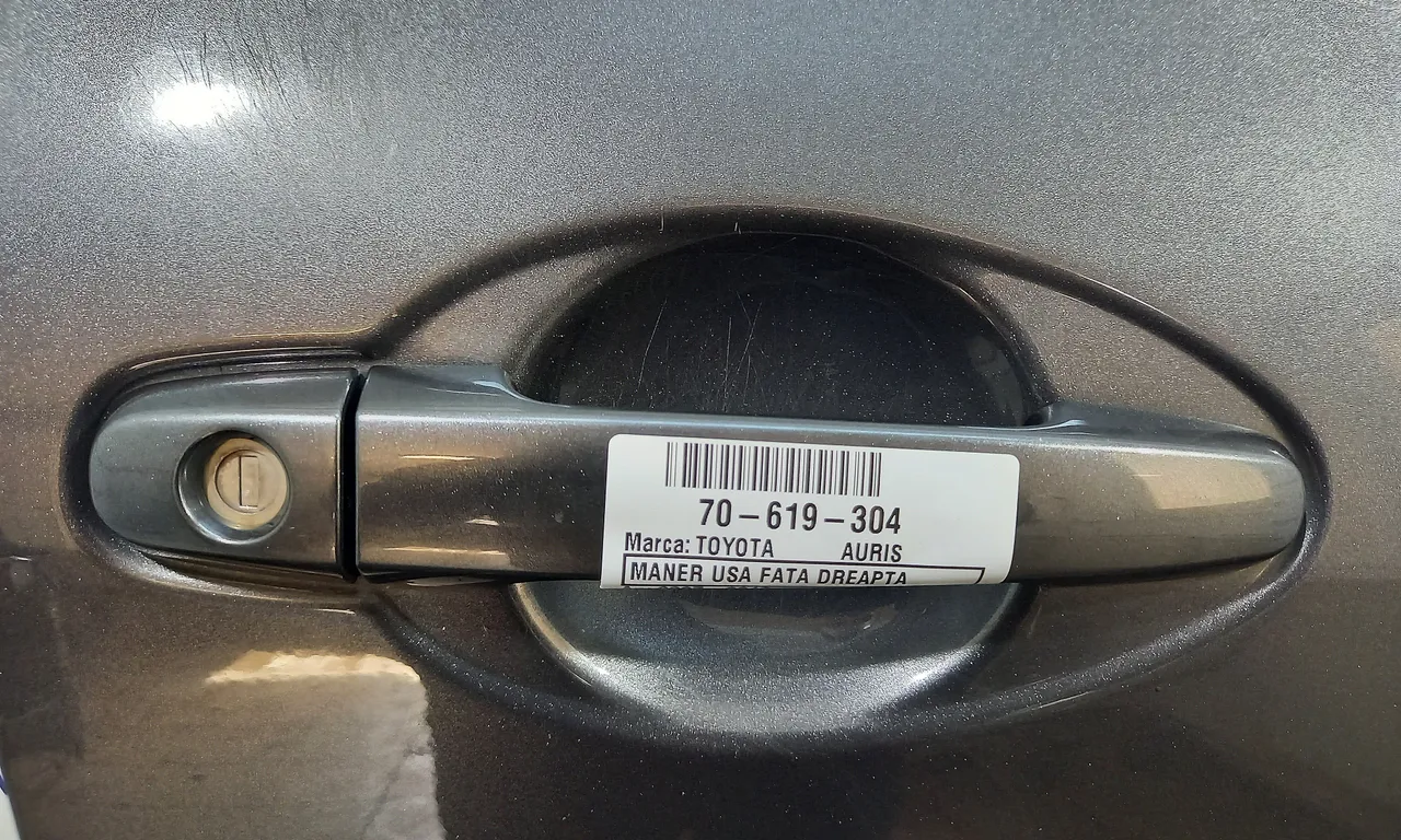 MANER USA FATA DREAPTA TOYOTA AURIS 2006-2013