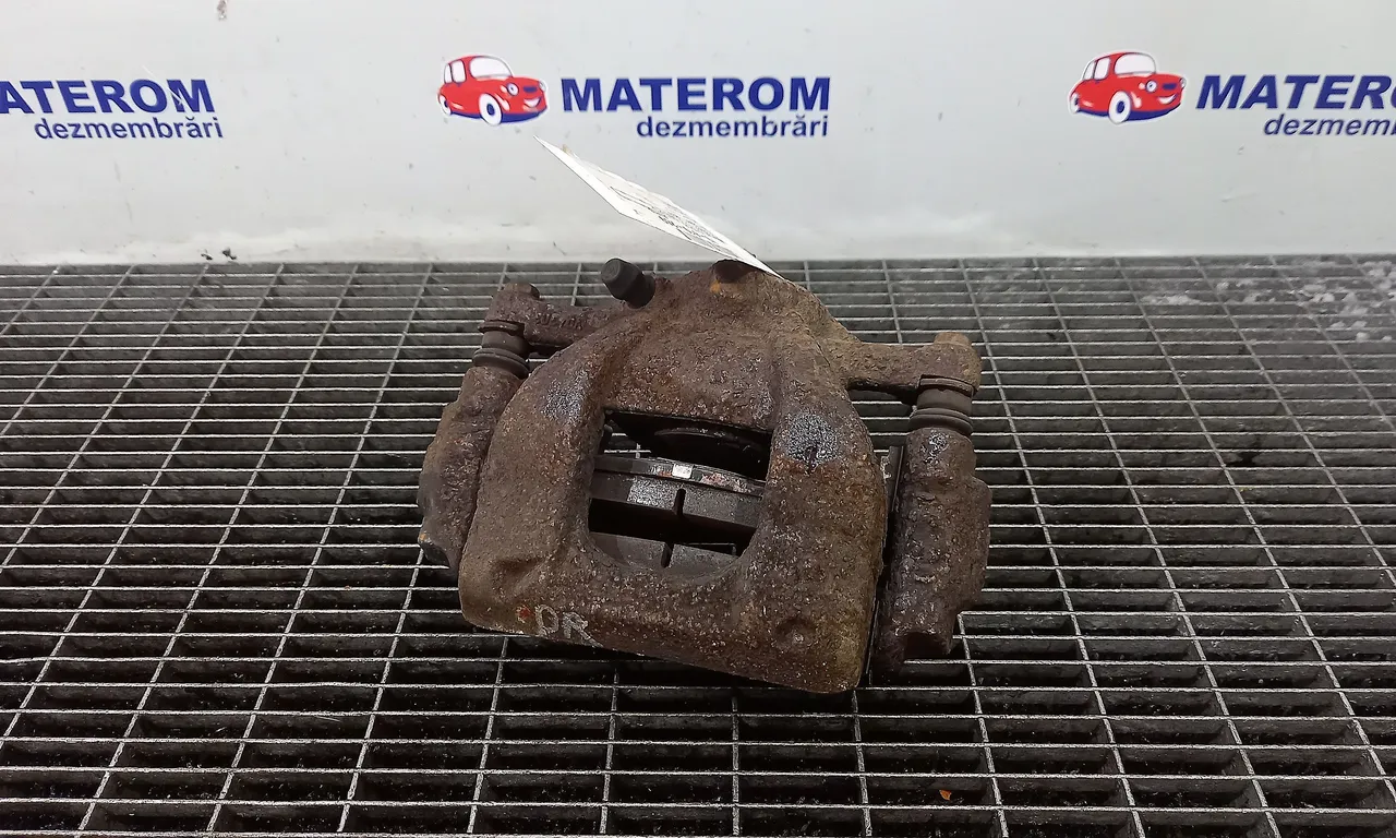 ETRIER FATA DREAPTA TOYOTA AURIS 2006-2013
