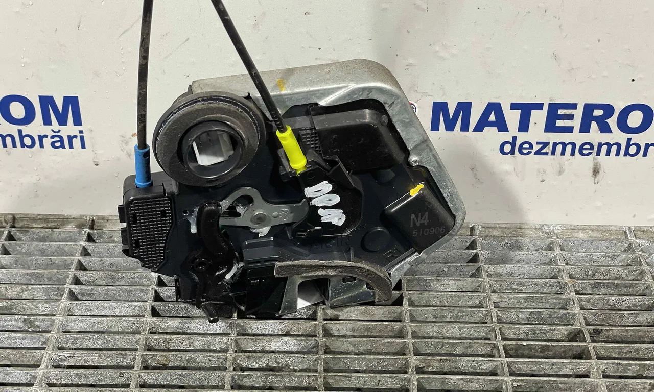 INCUIETOARE USA SPATE DREAPTA TOYOTA AURIS 2012-2019
