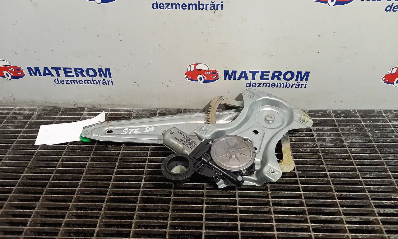 MACARA USA SPATE STANGA TOYOTA AURIS 2012-2019