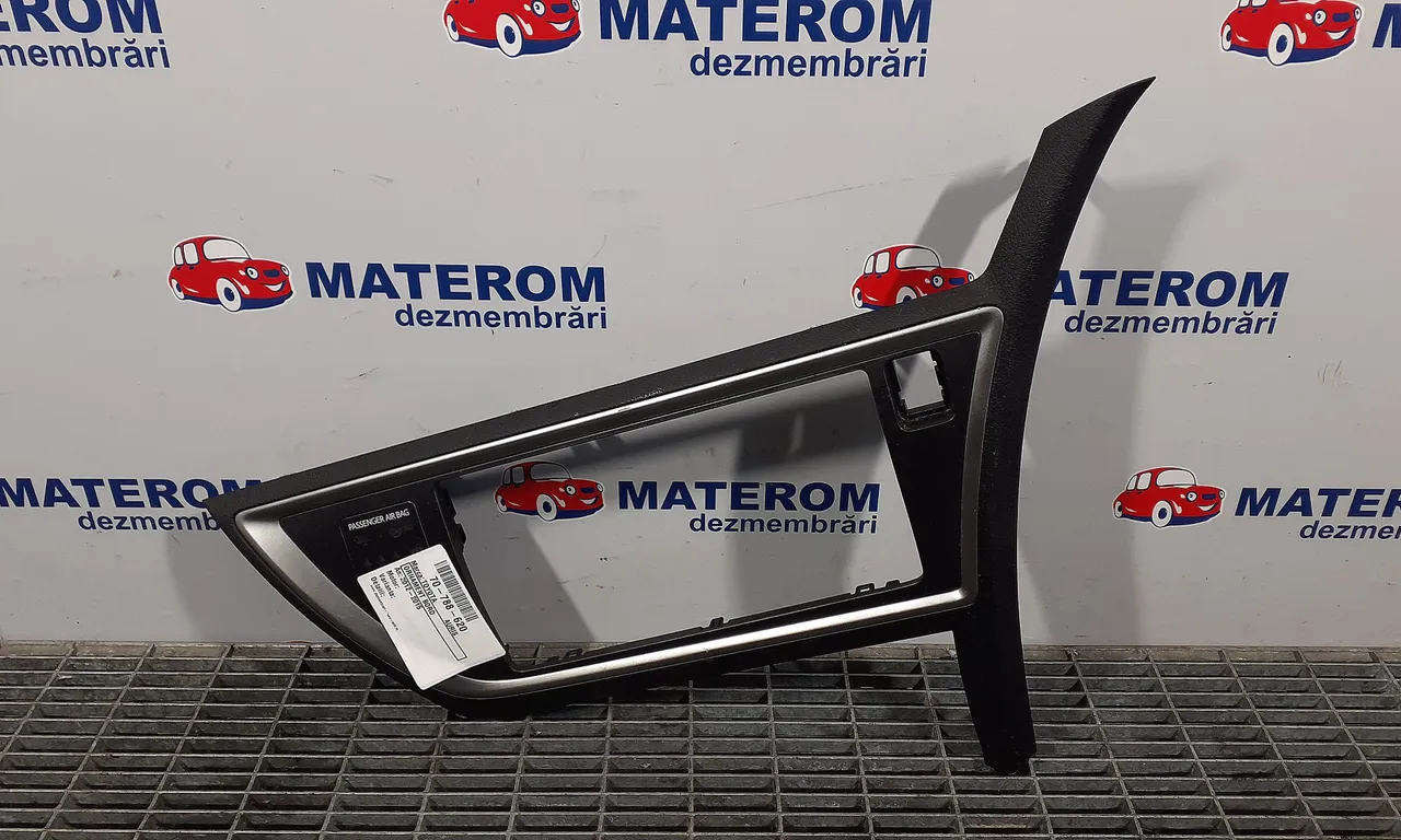 ORNAMENT BORD TOYOTA AURIS 2012-2019