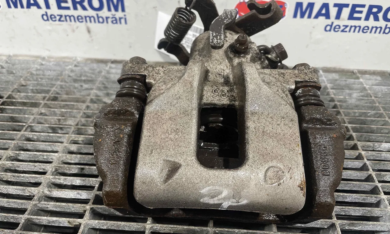 ETRIER SPATE DREAPTA TOYOTA AURIS 2012-2019