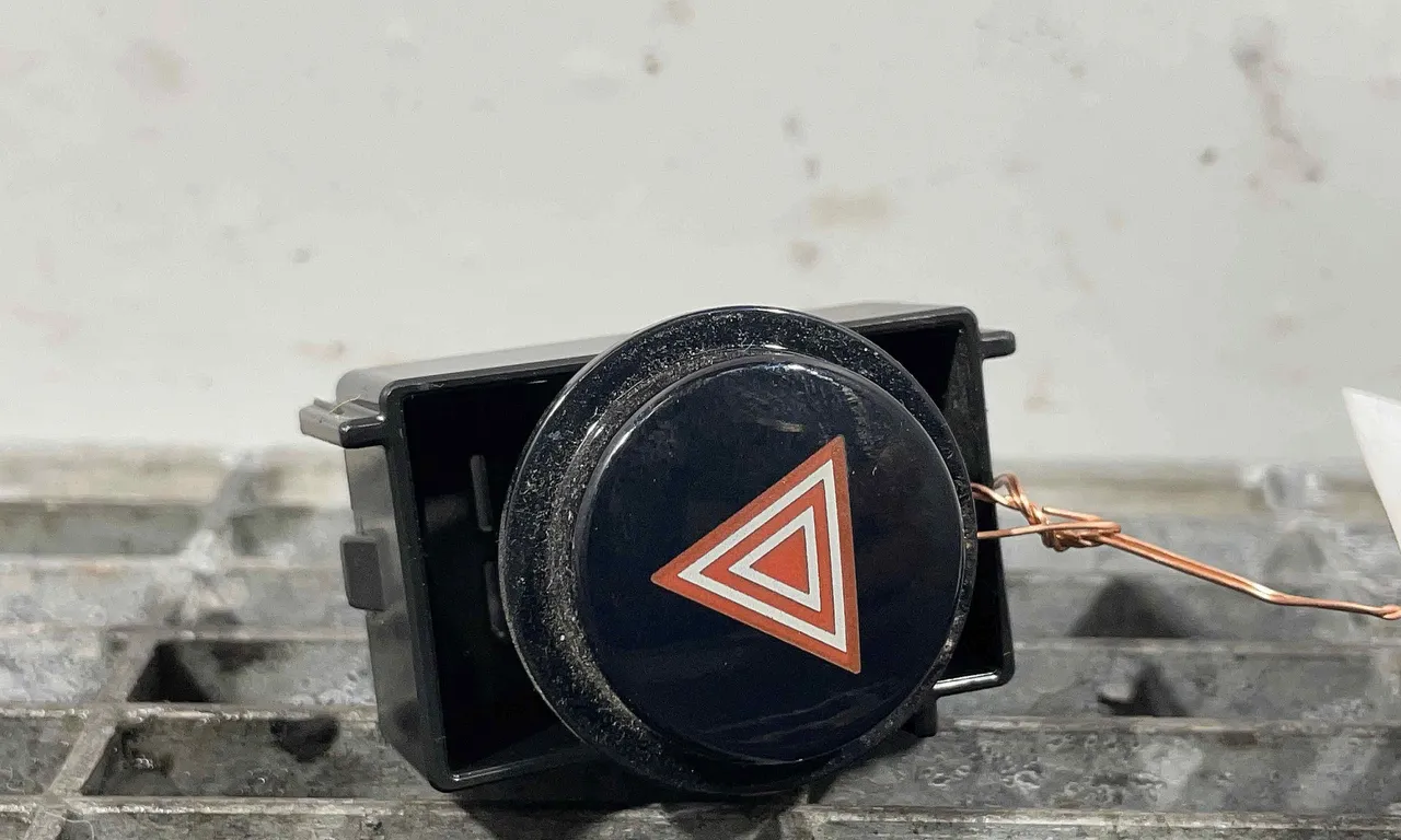 INTRERUPATOR AVARIE TOYOTA AURIS 2012-2019