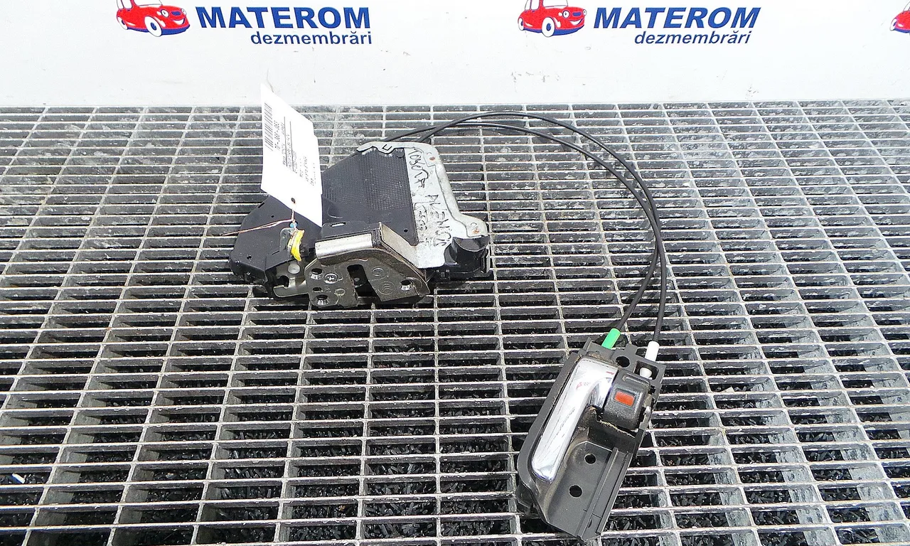 INCUIETOARE USA FATA STANGA TOYOTA AVENSIS 2003-2008