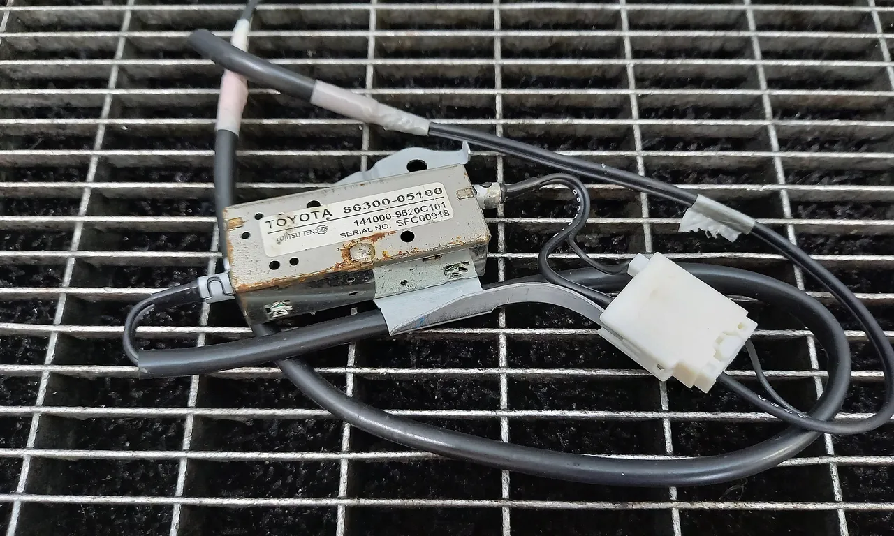 ANTENA TOYOTA AVENSIS 2003-2008