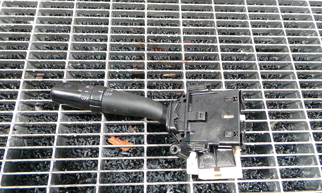 BLOC SEMNALIZARE TOYOTA AVENSIS 2003-2008
