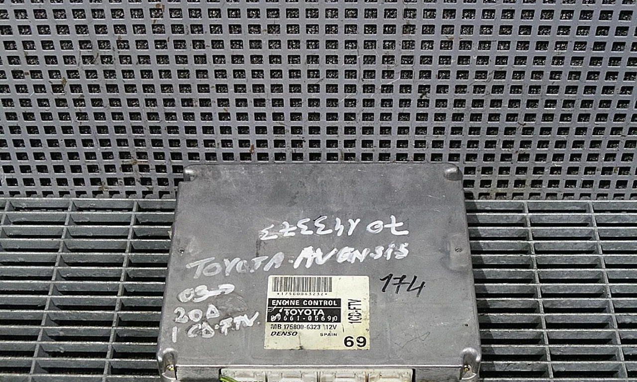 CALCULATOR MOTOR TOYOTA AVENSIS 2003-2008