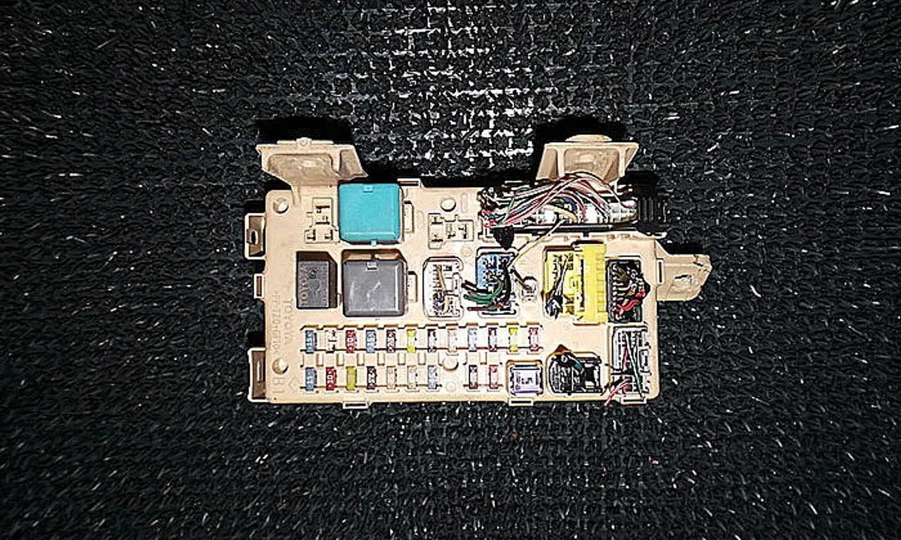 TABLOU SIGURANTE TOYOTA AVENSIS 2003-2008