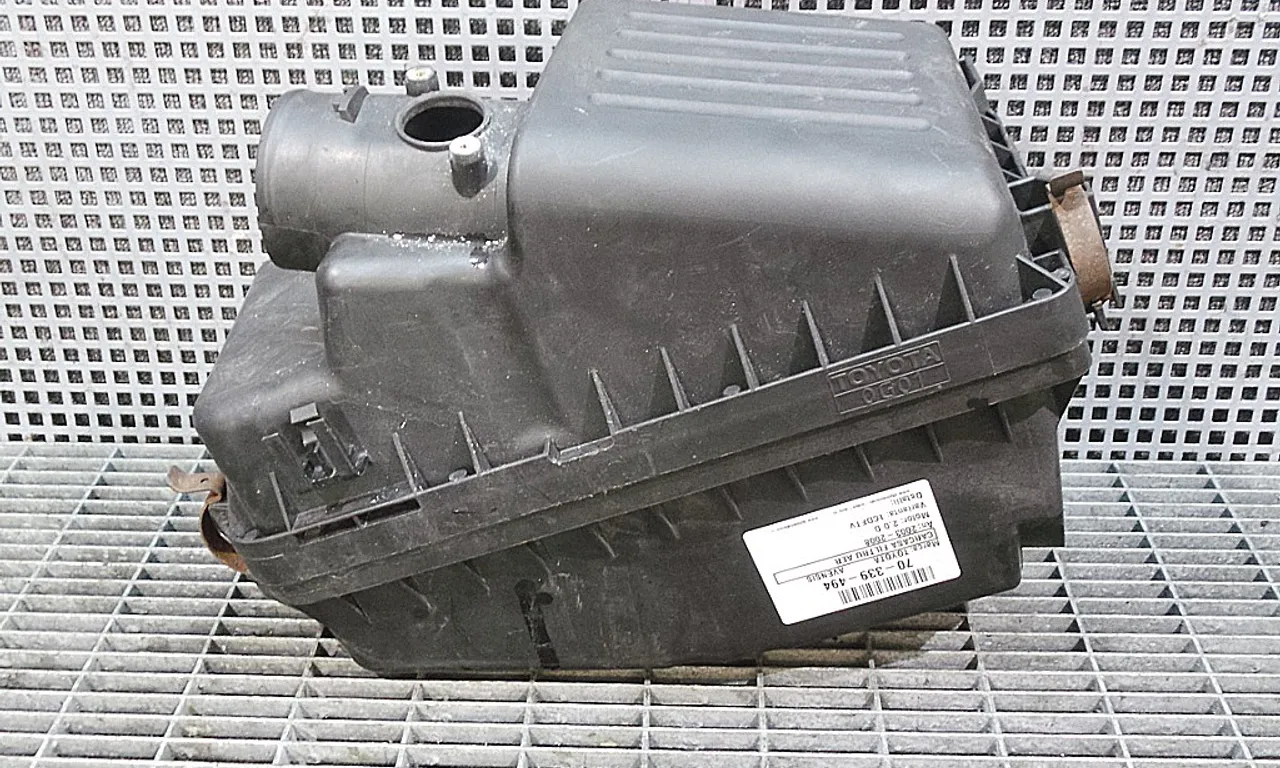CARCASA FILTRU AER TOYOTA AVENSIS 2003-2008