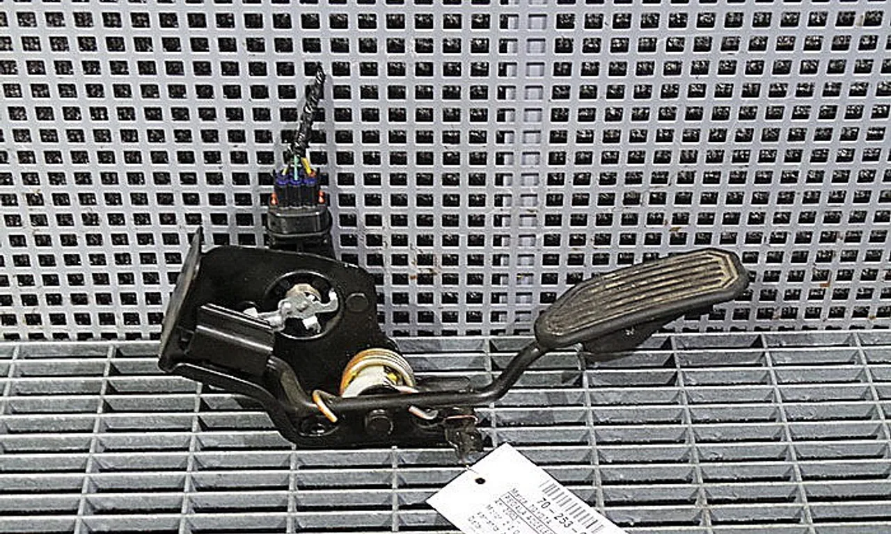 PEDALA ACCELERATIE TOYOTA AVENSIS 2003-2008