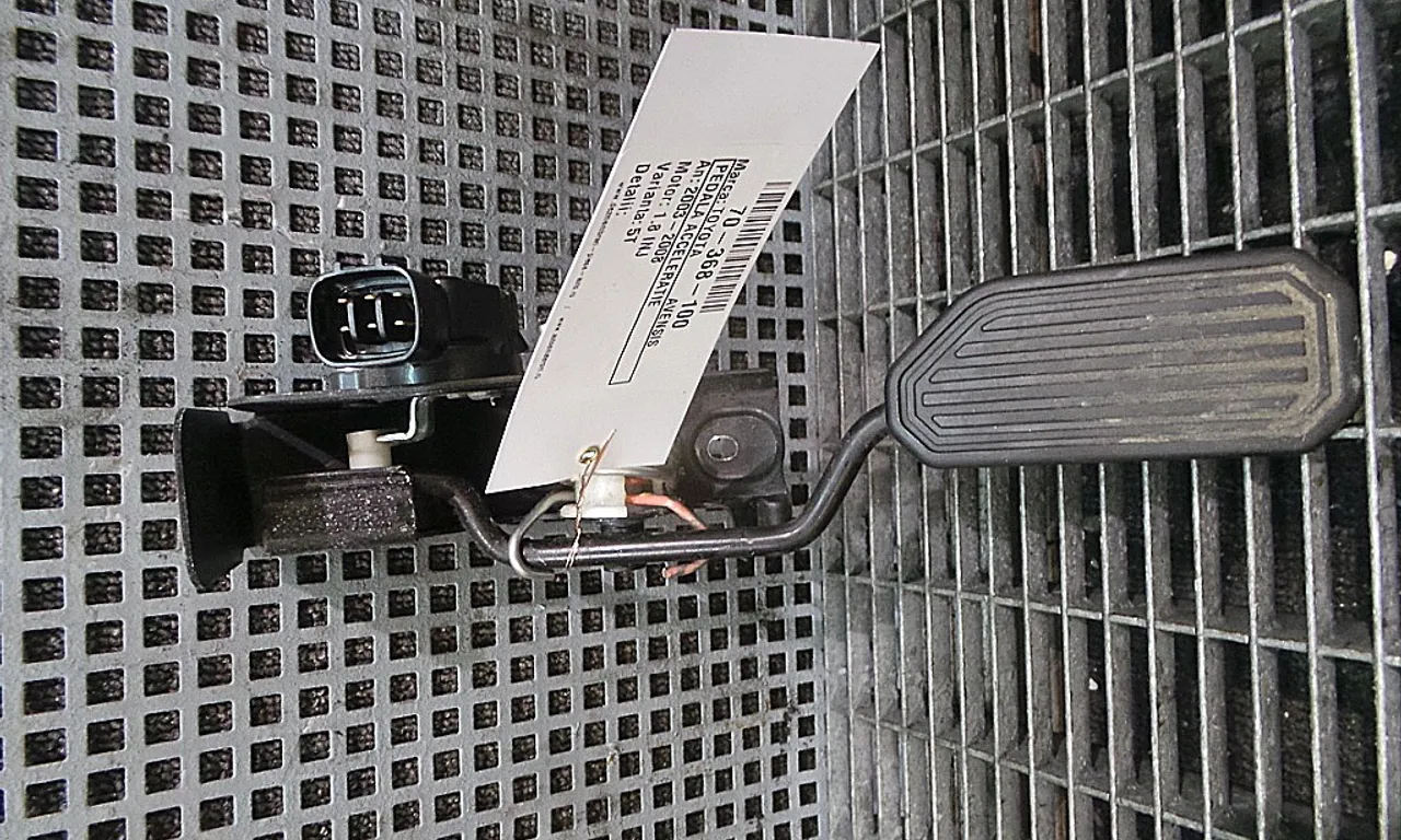 PEDALA ACCELERATIE TOYOTA AVENSIS 2003-2008