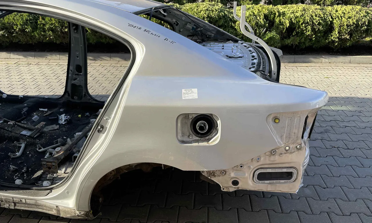 ARIPA SPATE STANGA TOYOTA AVENSIS 2008-2018
