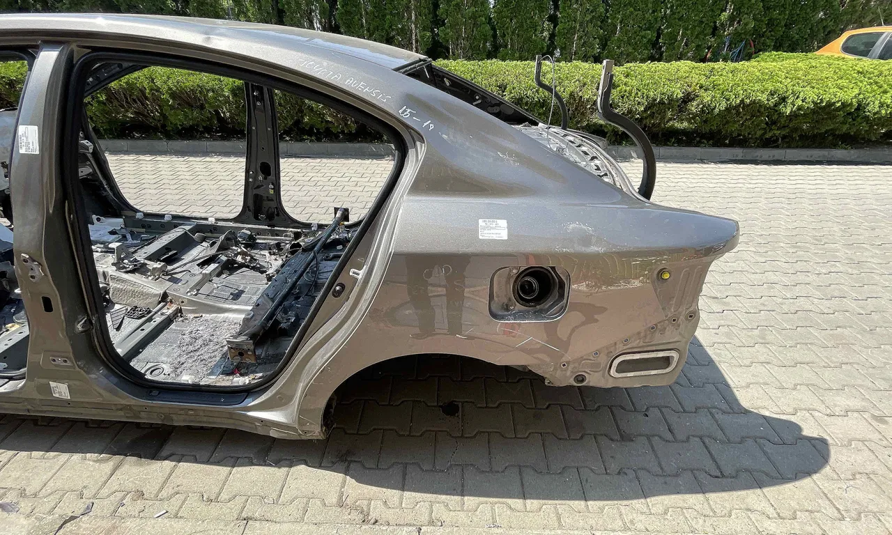 ARIPA SPATE STANGA TOYOTA AVENSIS 2008-2018
