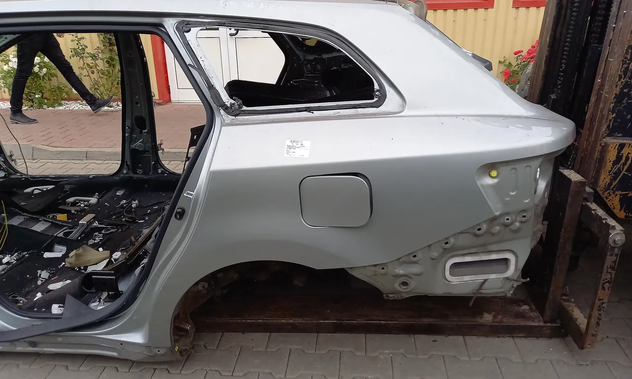 ARIPA SPATE STANGA TOYOTA AVENSIS 2008-2018