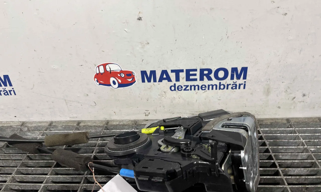 INCUIETOARE USA SPATE DREAPTA TOYOTA AVENSIS 2008-2018