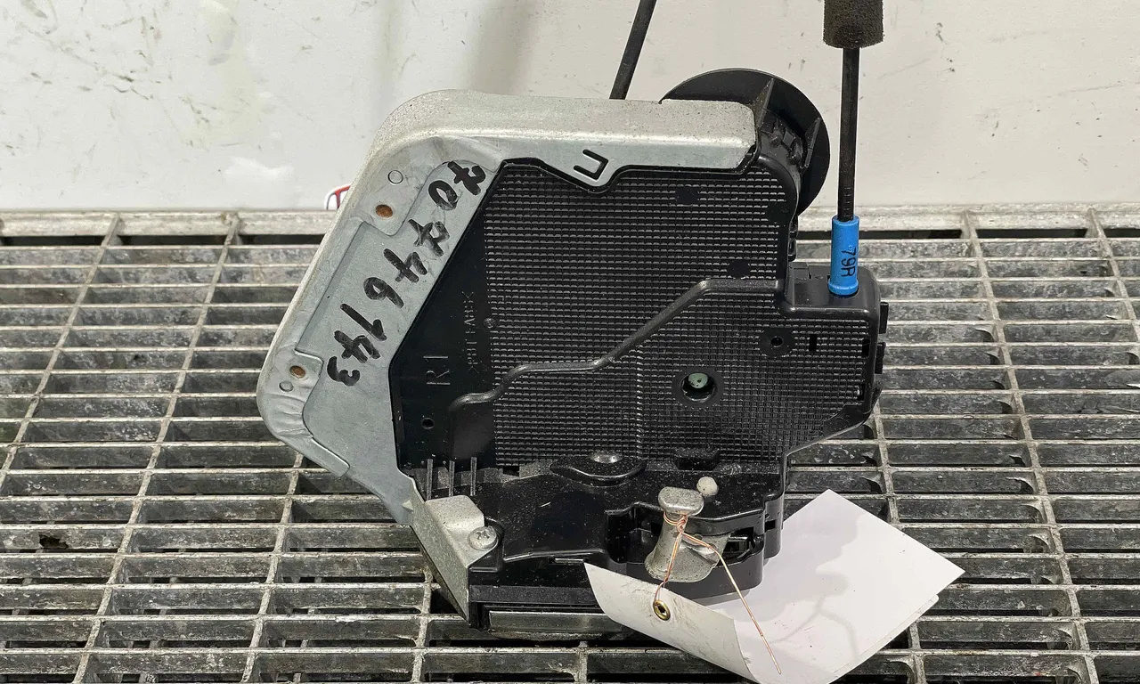 INCUIETOARE USA SPATE DREAPTA TOYOTA AVENSIS 2008-2018
