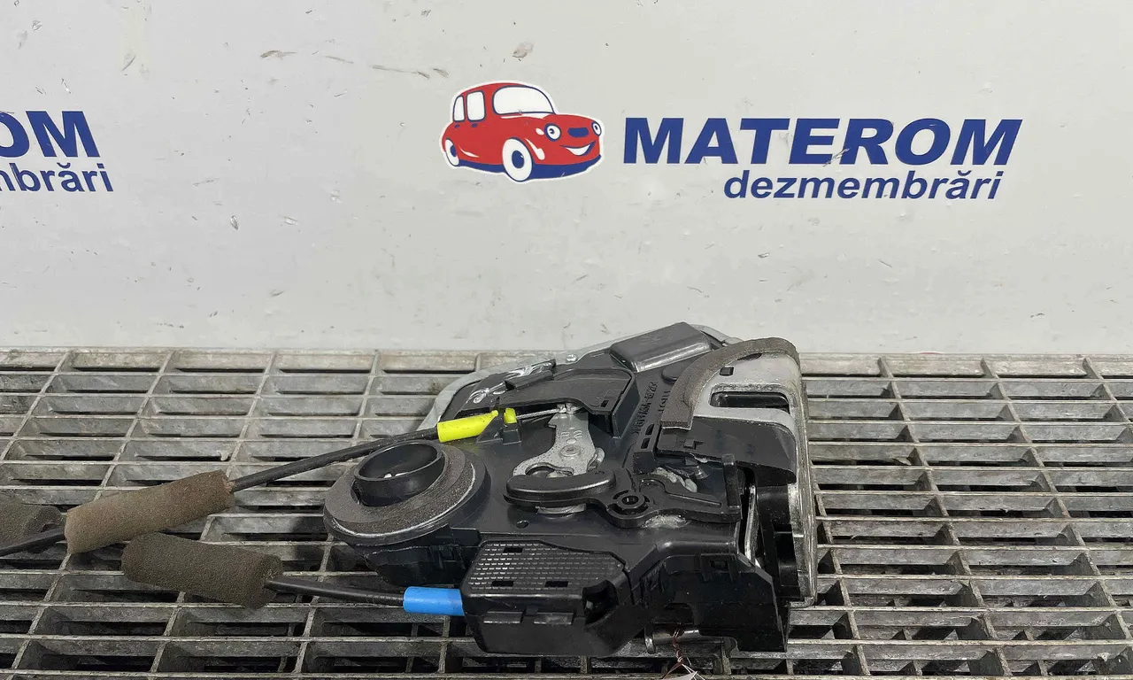 INCUIETOARE USA SPATE DREAPTA TOYOTA AVENSIS 2008-2018