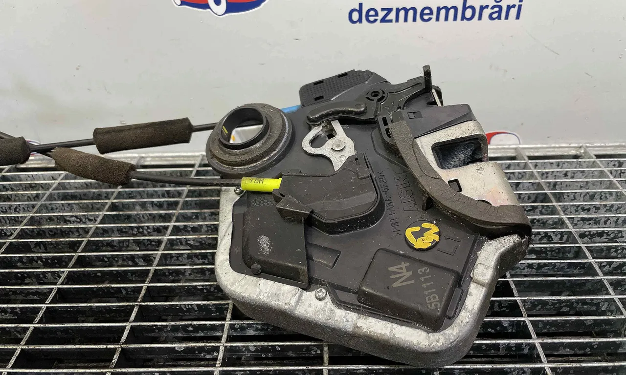 INCUIETOARE USA SPATE STANGA TOYOTA AVENSIS 2008-2018