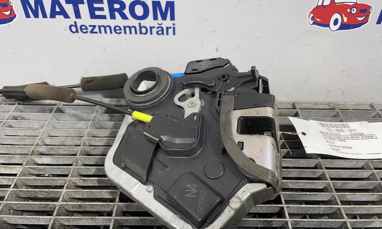 INCUIETOARE USA SPATE STANGA TOYOTA AVENSIS 2008-2018