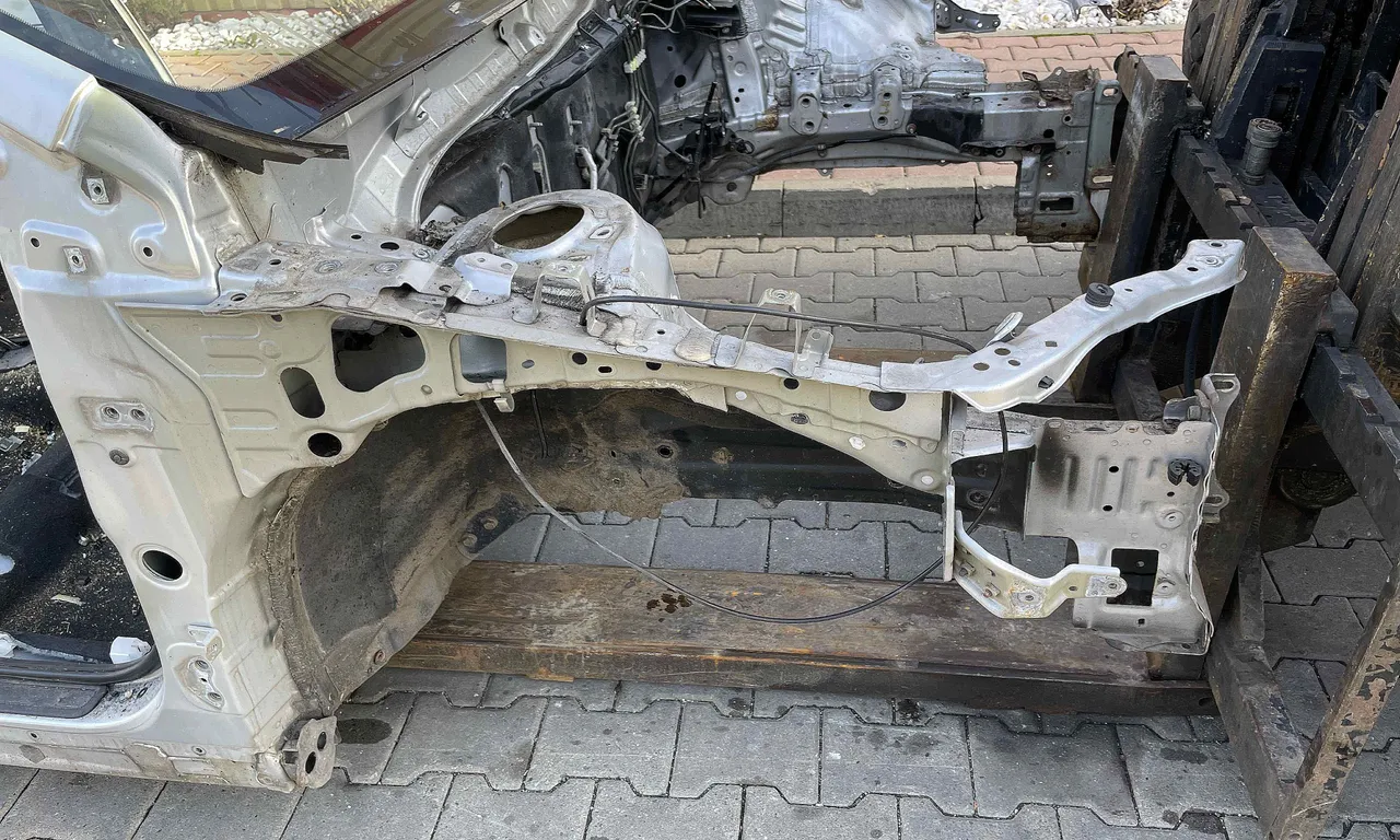 LONJERON DREAPTA TOYOTA AVENSIS 2008-2018