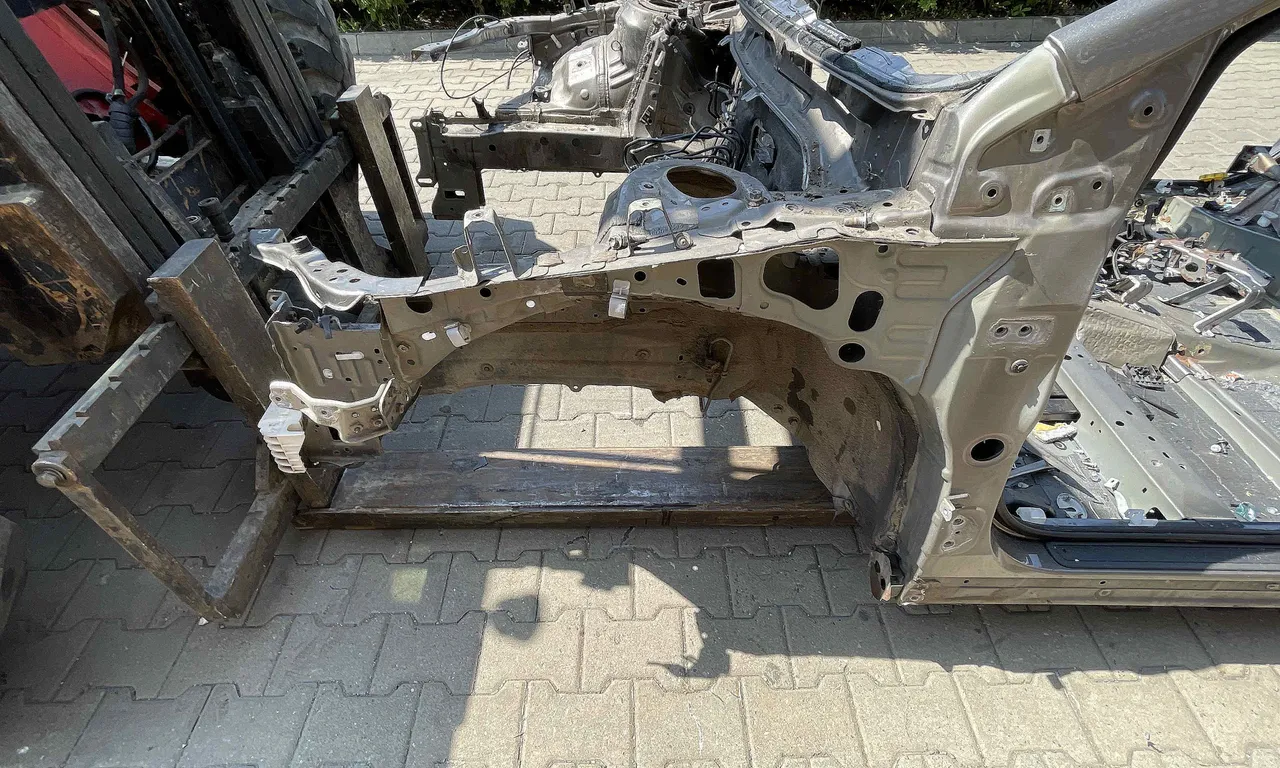 LONJERON STANGA TOYOTA AVENSIS 2008-2018