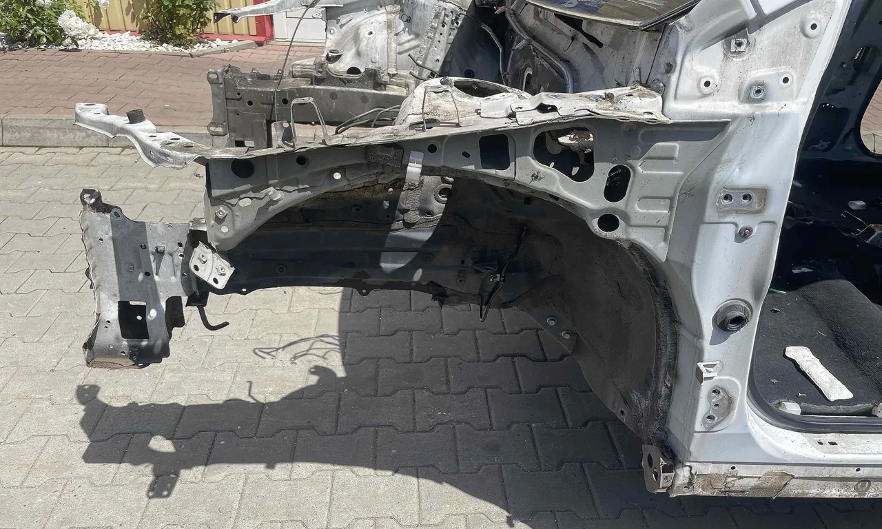 LONJERON STANGA TOYOTA AVENSIS 2008-2018