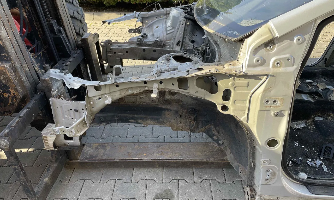 LONJERON STANGA TOYOTA AVENSIS 2008-2018