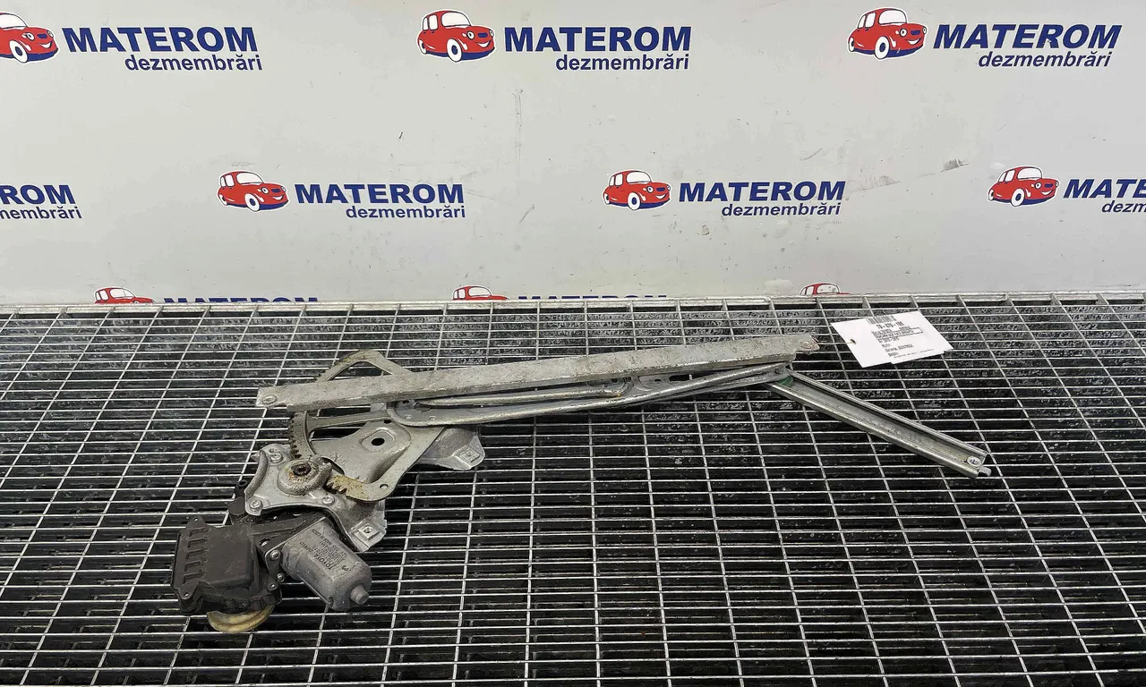 MACARA USA FATA DREAPTA TOYOTA AVENSIS 2008-2018