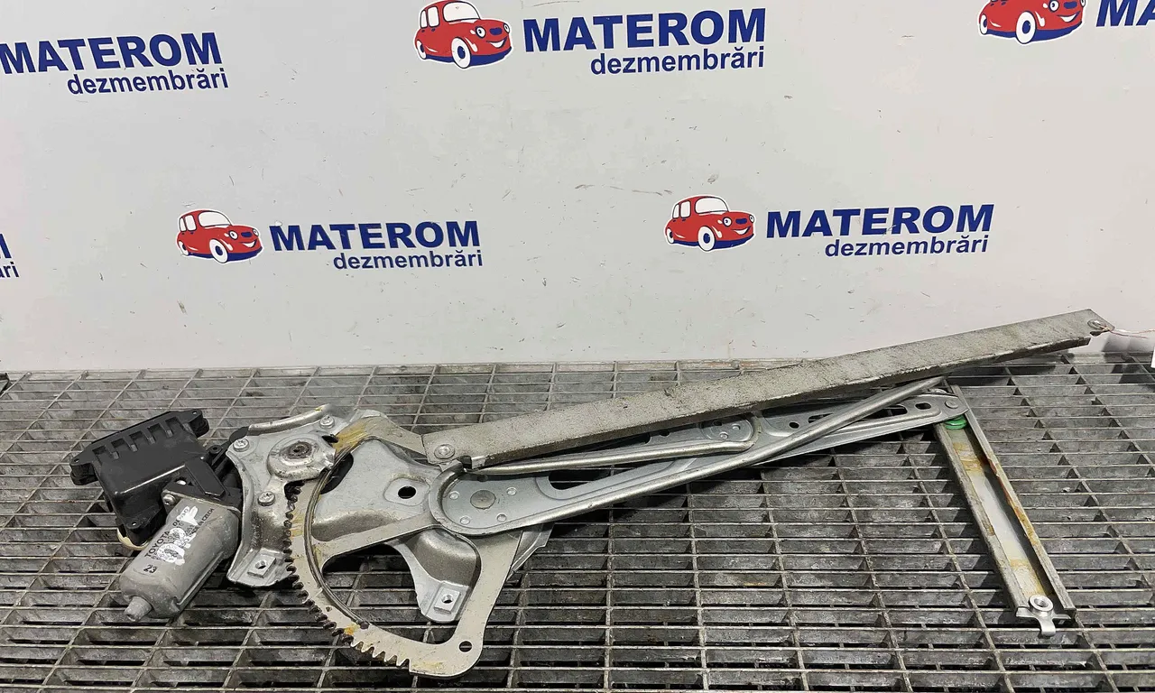 MACARA USA FATA DREAPTA TOYOTA AVENSIS 2008-2018