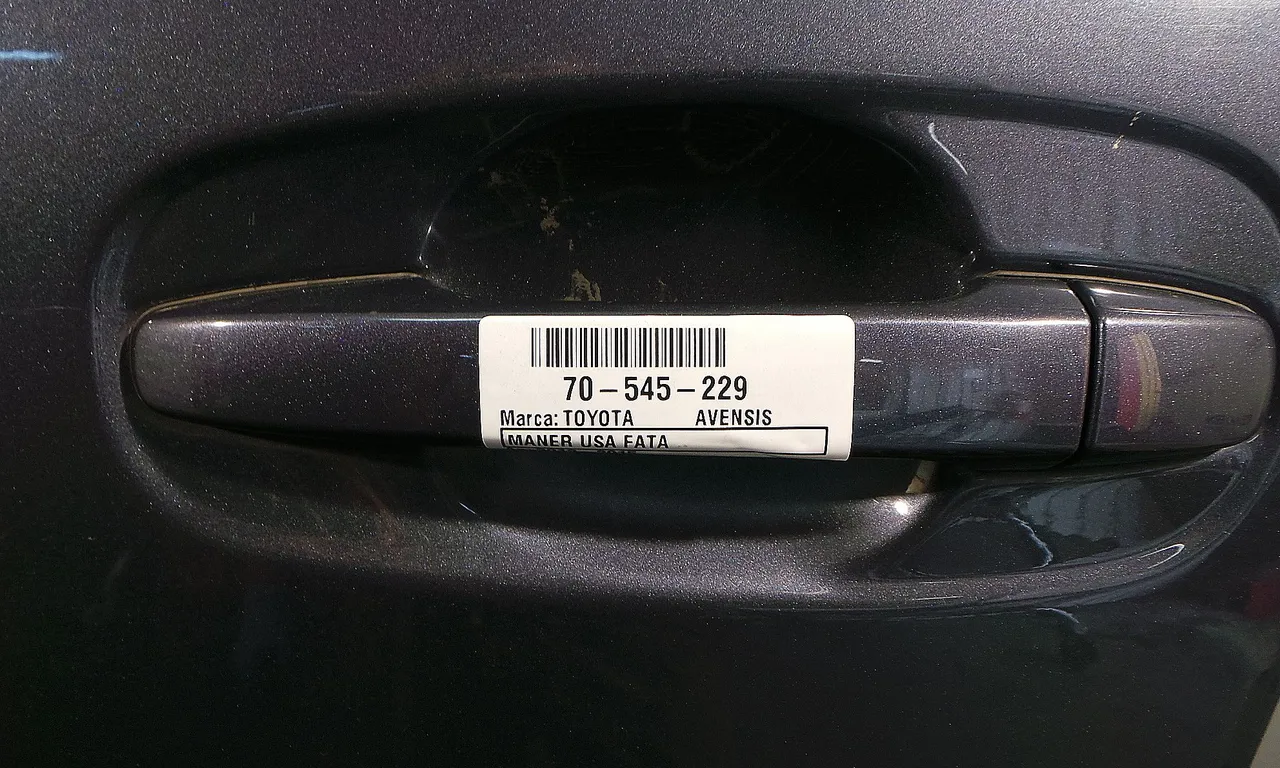 MANER USA FATA STANGA TOYOTA AVENSIS 2008-2018