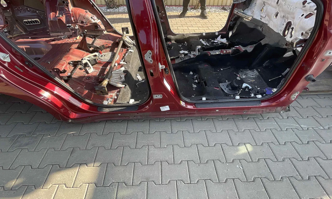 PRAG DREAPTA TOYOTA AVENSIS 2008-2018