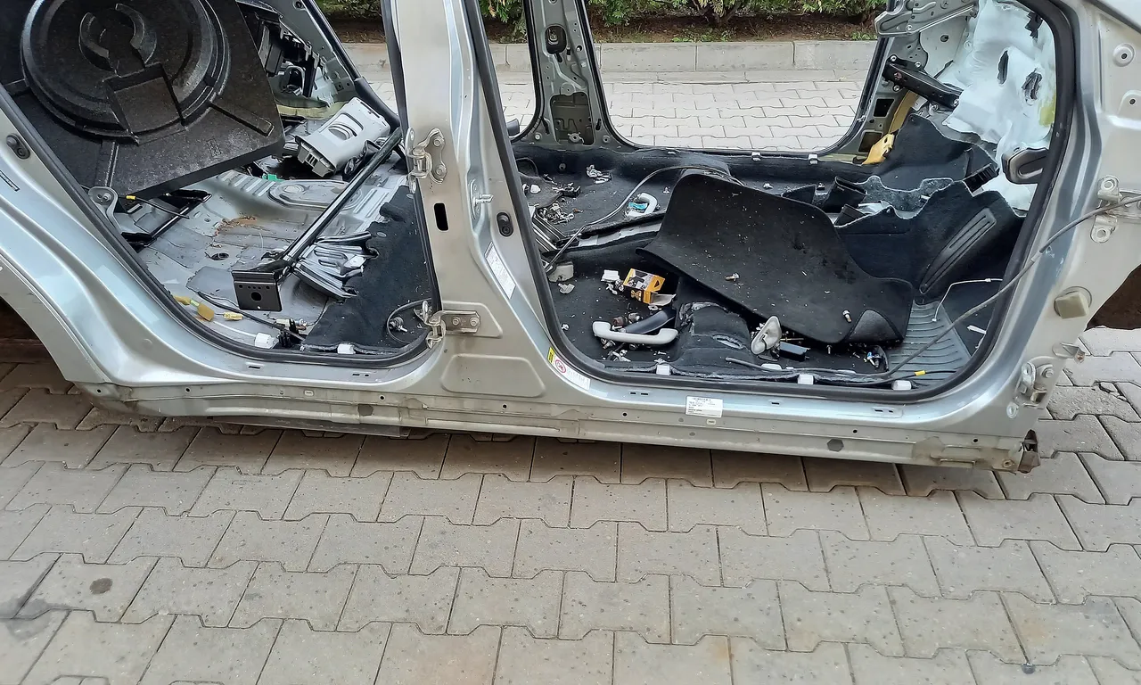 PRAG DREAPTA TOYOTA AVENSIS 2008-2018