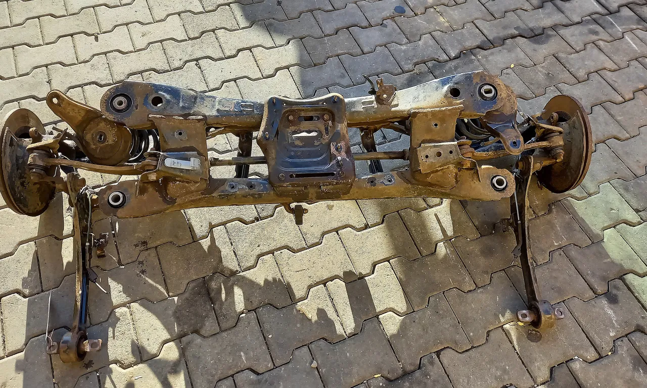 PUNTE SPATE TOYOTA AVENSIS 2008-2018