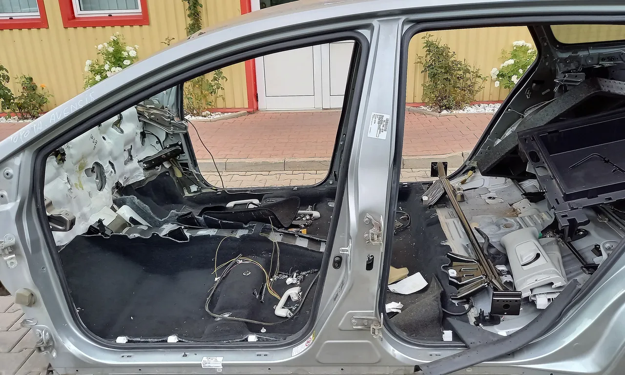 STALP MIJLOC STANGA TOYOTA AVENSIS 2008-2018