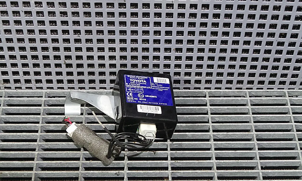 MODUL INCHIDERE CENTRALIZATA TOYOTA HILUX VII 2004-2016