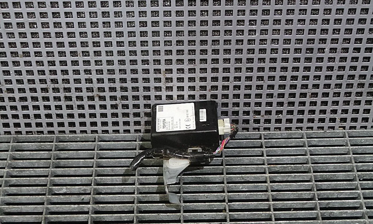 MODUL INCHIDERE CENTRALIZATA TOYOTA HILUX VII 2004-2016