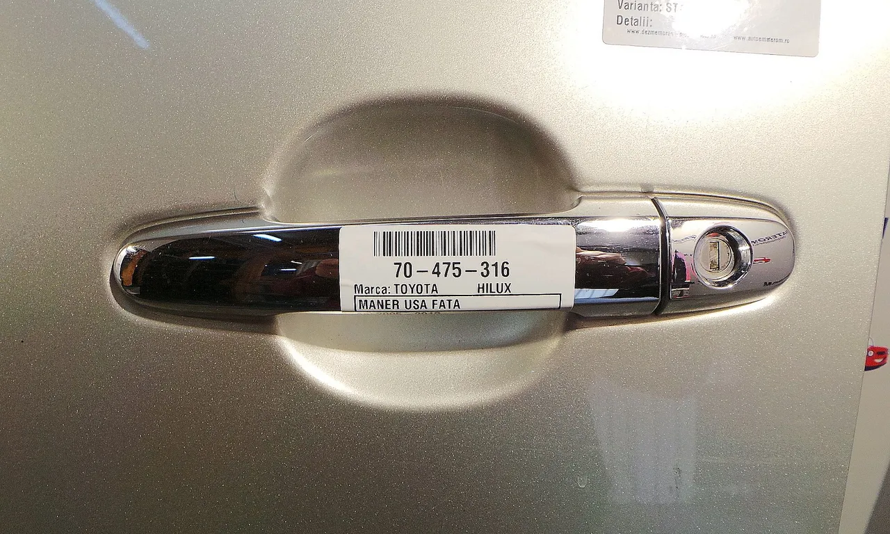 MANER USA FATA STANGA TOYOTA HILUX VII 2005-2012