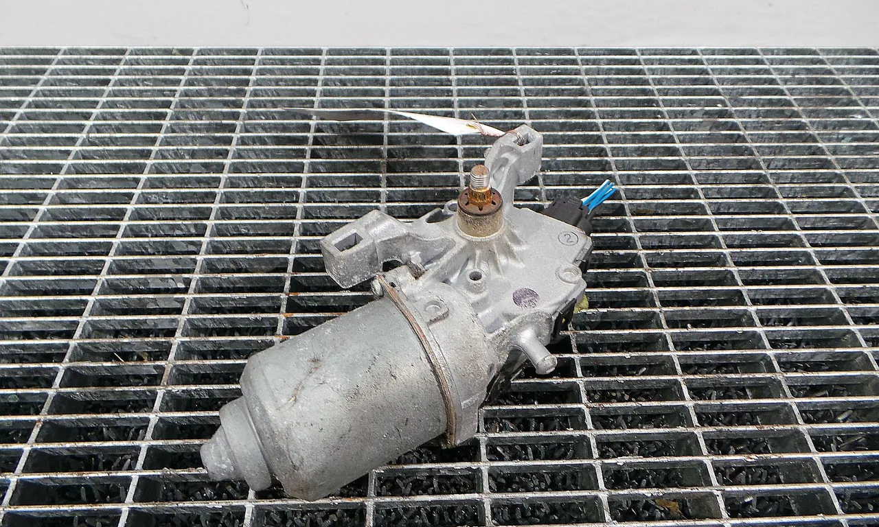 MOTORAS STERGATOR PARBRIZ TOYOTA HILUX VII 2005-2012