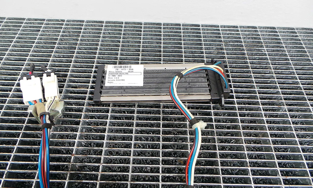 RADIATOR INCALZIRE TOYOTA HILUX VII 2005-2012