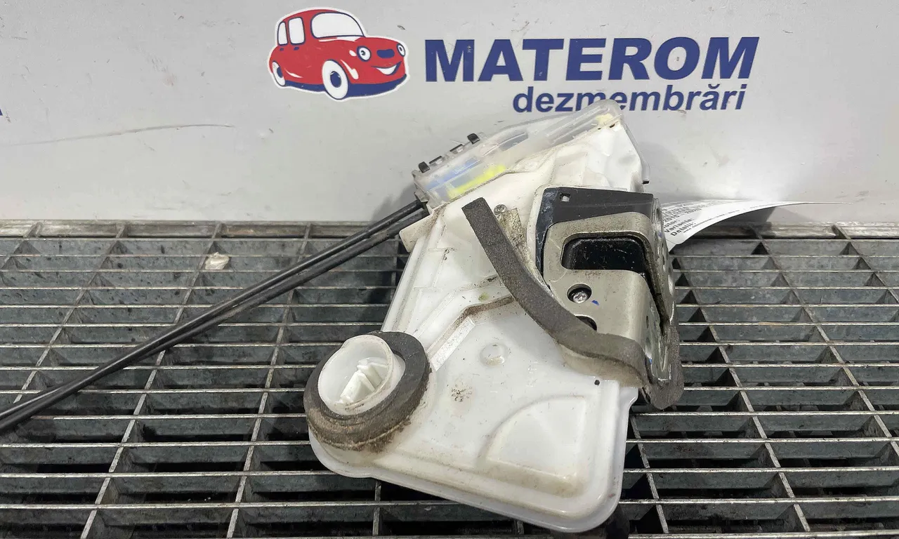 INCUIETOARE USA FATA STANGA TOYOTA HILUX VIII 2015-2020